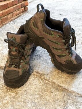 Merrell Moab 2 waterproof Women’s Trail Hiking Shoes sz 7.5
